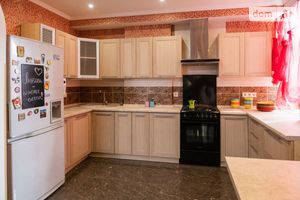 Продается 4-комнатная квартира 127 кв. м в Днепре
