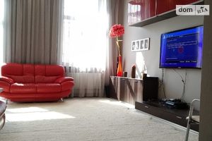 Продається 4-кімнатна квартира 176.5 кв. м у Тернополі
