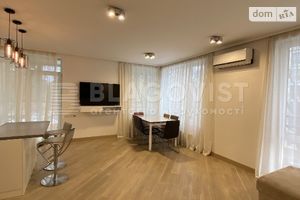 Продается 3-комнатная квартира 90 кв. м в Киеве
