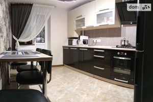 Продається 2-кімнатна квартира 63 кв. м у Рівному