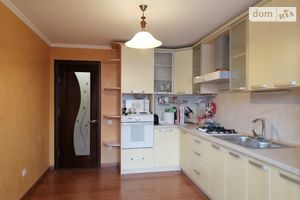 Продается 2-комнатная квартира 67 кв. м в Тернополе