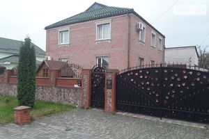 Продается дом на 2 этажа 207 кв. м с баней/сауной