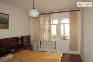 Продается 3-комнатная квартира 69 кв. м в Ужгороде