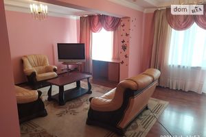 Сдается в аренду 3-комнатная квартира 105 кв. м в Черкассах