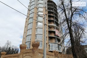 Продается 4-комнатная квартира 104.8 кв. м в Кременчуге