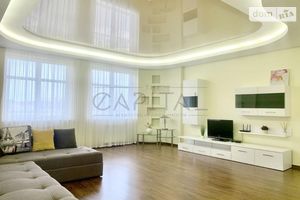 Сдается в аренду 3-комнатная квартира 130 кв. м в Киеве