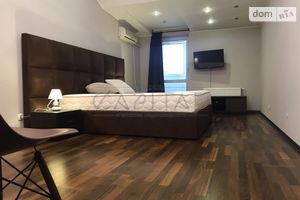 Сдается в аренду 3-комнатная квартира 120 кв. м в Киеве