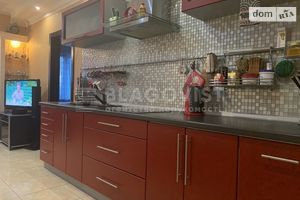 Продается 2-комнатная квартира 75 кв. м в Киеве