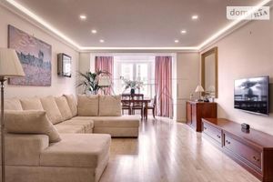 Продается 3-комнатная квартира 108 кв. м в Киеве