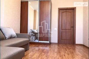 Продается 3-комнатная квартира 100 кв. м в Киеве