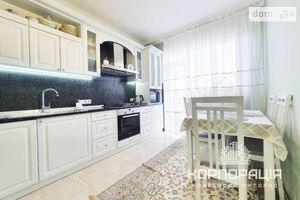 Продается 2-комнатная квартира 66.2 кв. м в Ужгороде