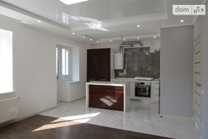 Продается 4-комнатная квартира 132.9 кв. м в Черкассах