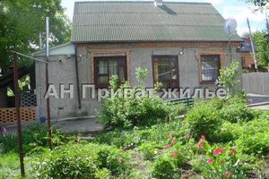 Продается дом на 2 этажа 100 кв. м с участком
