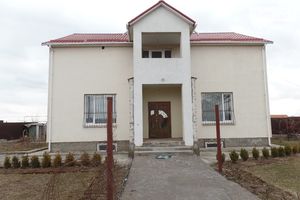 Продається будинок 2 поверховий 220 кв. м з ділянкою