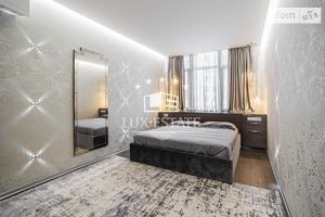 Сдается в аренду 4-комнатная квартира 145 кв. м в Киеве