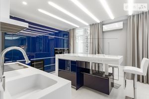 Продается 3-комнатная квартира 150 кв. м в Киеве