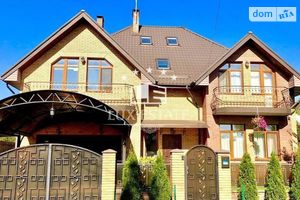Продается дом на 3 этажа 303 кв. м с бассейном