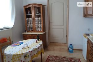 Сдается в оренду частина будинку 30 кв. м з садом