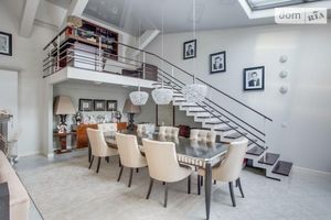 Продается 4-комнатная квартира 215 кв. м в Киеве