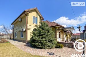 Продается дом на 2 этажа 250 кв. м с балконом