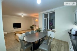 Продается 4-комнатная квартира 160 кв. м в Киеве