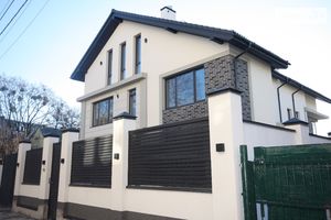 Продається будинок 2 поверховий 270 кв. м з бесідкою