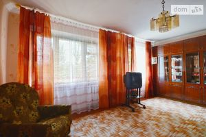Продається 4-кімнатна квартира 90 кв. м у Кривому Розі