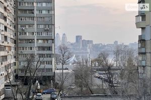 Продается 1-комнатная квартира 38 кв. м в Днепре