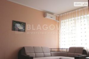 Продается 3-комнатная квартира 165 кв. м в Киеве