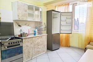 Сдается в аренду 2-комнатная квартира 69 кв. м в Черновцах