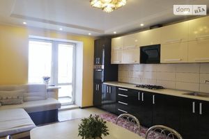 Продається 2-кімнатна квартира 66 кв. м у Тернополі
