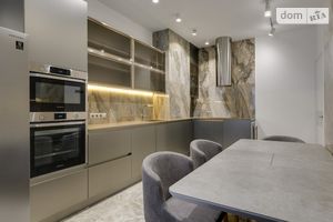 Продается 3-комнатная квартира 128 кв. м в Киеве