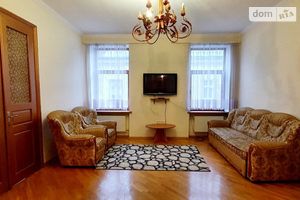 Продается 3-комнатная квартира 108 кв. м в Черновцах