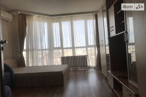 Сдается в аренду 3-комнатная квартира 98 кв. м в Киеве