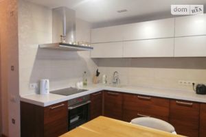 Сдается в аренду 3-комнатная квартира 80 кв. м в Киеве