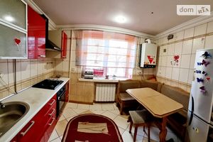 Продается 3-комнатная квартира 72 кв. м в Черновцах